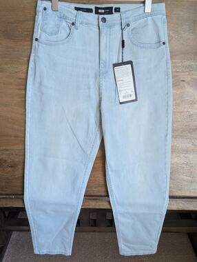 NWT Barbell Mom Fit Jeans Womens 29 Blue Flexible Denim Light Wash 5 Pockets